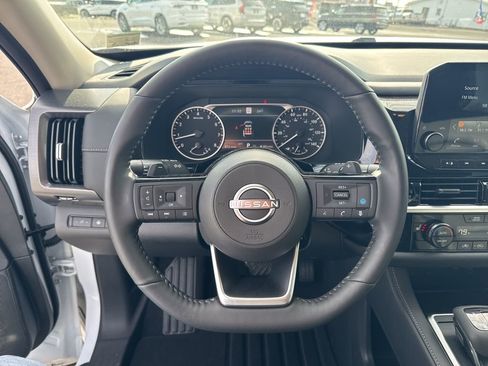 Used 2025 Nissan Pathfinder SL w/ Cargo Package image 28