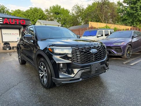 Used 2025 Ford Explorer ST-Line AWD/4WD image 4