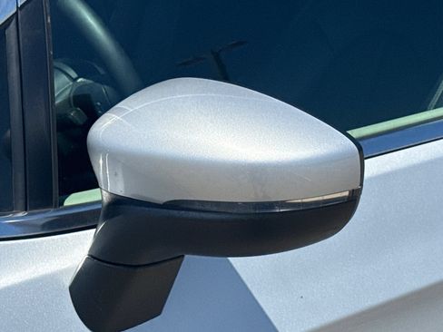 Used 2023 Chrysler Pacifica Touring-L FWD image 51