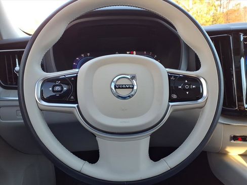 Certified 2023 Volvo XC60 B5 Plus w/ Protection Package Premier image 28