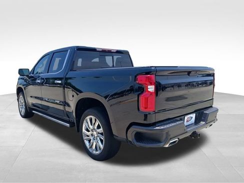 Used 2019 Chevrolet Silverado 1500 High Country w/ High Country Premium Package AWD/4WD image 3