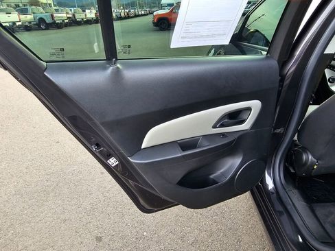 Used 2014 Chevrolet Cruze LS image 12