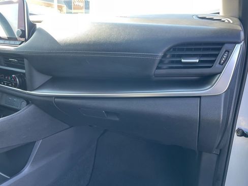 Used 2024 Nissan Rogue SV image 39