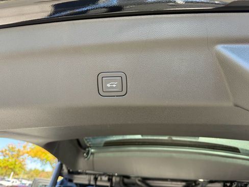 New 2026 Chevrolet Suburban Premier image 34