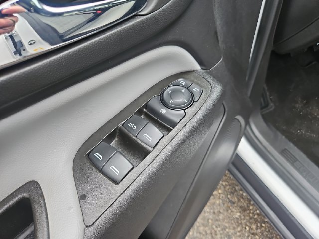 Used 2024 Chevrolet Equinox LS w/ LS Convenience Package FWD image 12