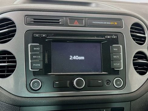Used 2013 Volkswagen Tiguan SE image 12