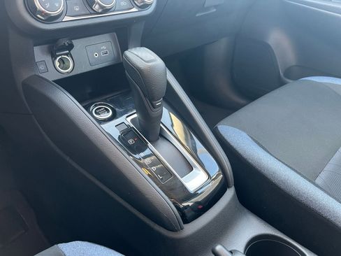 Used 2025 Nissan Versa SV image 39