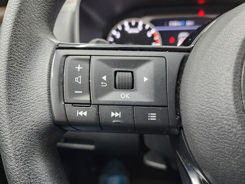 Used 2023 Nissan Rogue SV image 17