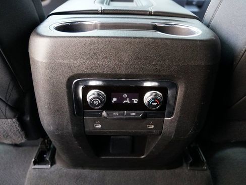 Used 2023 GMC Yukon SLT image 38