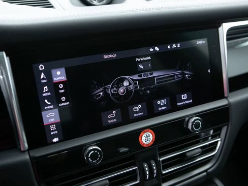 Certified 2026 Porsche Macan AWD/4WD image 14