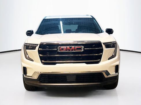 Used 2025 GMC Acadia Elevation image 2