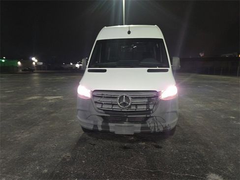 Used 2021 Mercedes-Benz Sprinter 2500 image 3