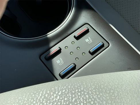 Used 2023 Toyota Camry XSE image 21