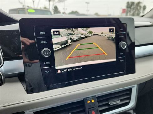 New 2025 Volkswagen Taos SE image 15