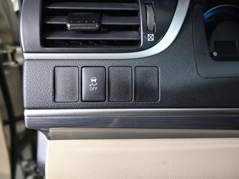 Used 2014 Toyota Camry LE image 23