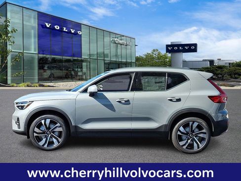 Certified 2025 Volvo XC40 B5 Ultra w/ Protection Package Premier image 5