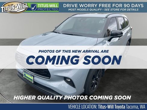 Used 2024 Toyota Highlander XLE AWD/4WD image 3