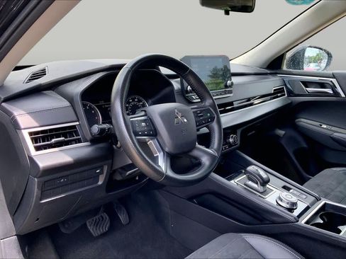 Used 2024 Mitsubishi Outlander SE FWD image 17