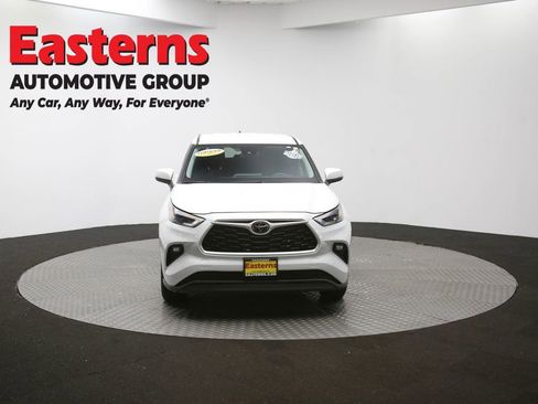 Used 2023 Toyota Highlander LE image 52