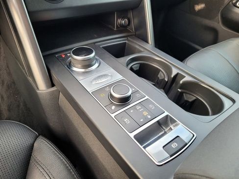 Used 2020 Land Rover Discovery Landmark image 21