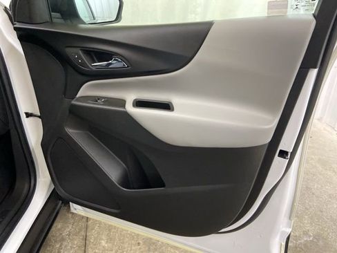 Used 2022 Chevrolet Equinox LS w/ LS Convenience Package image 27