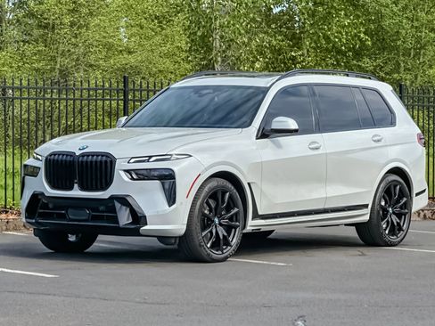 Used 2024 BMW X7 xDrive40i w/ M Sport Package AWD/4WD image 7