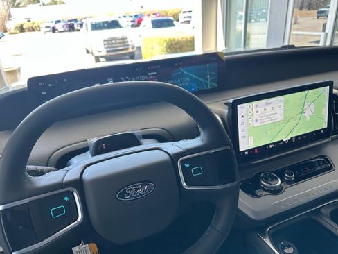 New 2026 Ford Expedition Active image 32