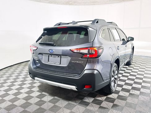 Used 2025 Subaru Outback Limited AWD/4WD image 3