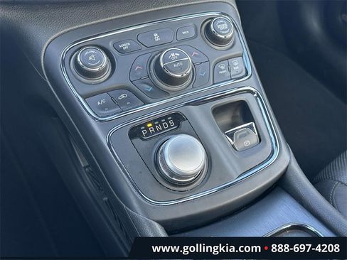 Used 2015 Chrysler 200 S w/ Navigation & Sound Group I image 27