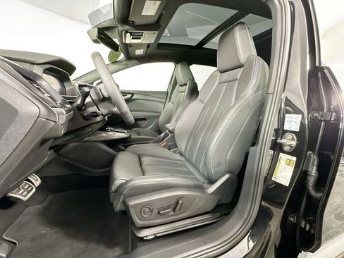 Used 2025 Audi Q4 e-tron Premium Plus w/ Premium Plus image 11