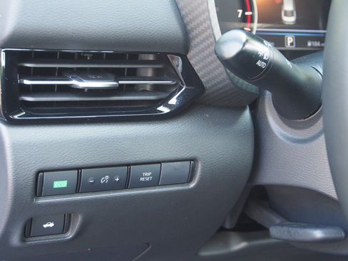 Used 2024 Nissan Sentra SR w/ Trunk Package FWD image 20