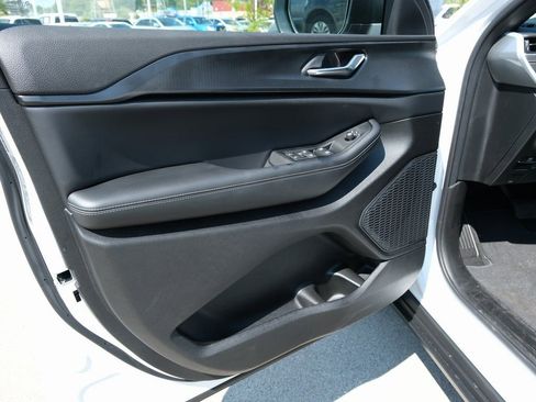 New 2025 Jeep Grand Cherokee Laredo w/ Luxury Tech Group I AWD/4WD image 15