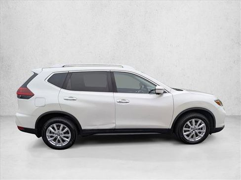 Used 2018 Nissan Rogue SV w/ Premium Package image 4