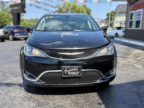 Used 2017 Chrysler Pacifica Touring-L Plus FWD image 3