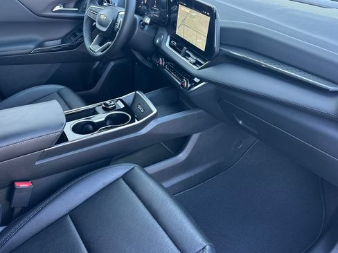 New 2026 Chevrolet Equinox LT w/ Convenience Package II FWD image 16