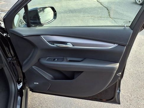 New 2025 Cadillac XT6 Luxury image 25