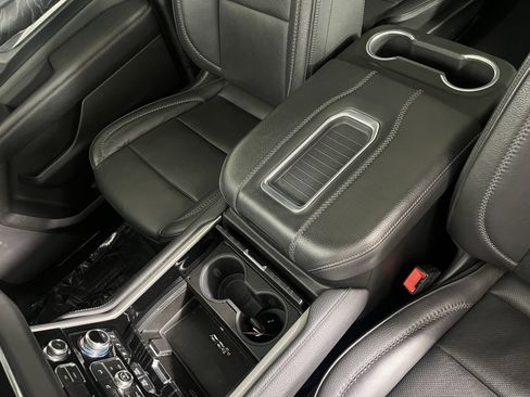 Used 2021 GMC Yukon Denali image 15