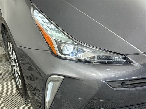 Used 2022 Toyota Prius XLE image 3