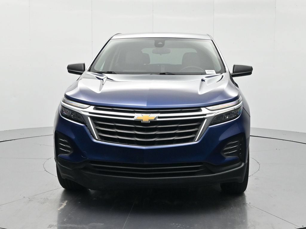 Used 2023 Chevrolet Equinox LS w/ LS Convenience Package FWD image 2