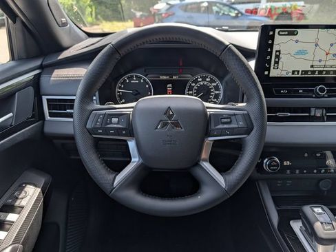 New 2026 Mitsubishi Outlander LE AWD/4WD image 8