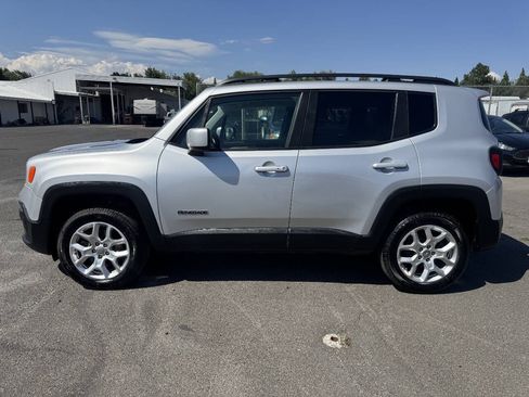 Used 2018 Jeep Renegade Latitude w/ Cold Weather Group AWD/4WD image 2