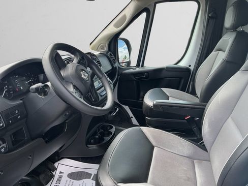 Used 2024 RAM ProMaster 2500 w/ Convenience Group FWD image 9