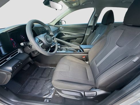 Used 2023 Hyundai Elantra SE image 16