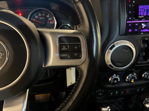 Used 2017 Jeep Wrangler Unlimited Rubicon image 14