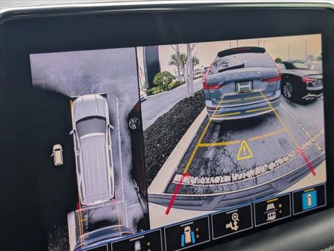 Used 2021 GMC Yukon XL SLT w/ SLT Luxury Plus Package image 12