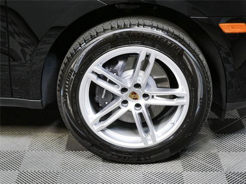 Used 2026 Porsche Macan Turbo AWD/4WD image 38