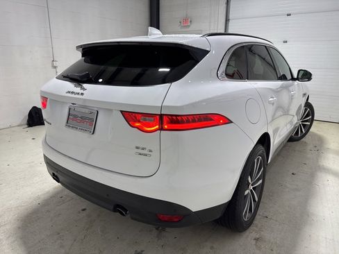 Used 2018 Jaguar F-PACE Prestige image 4