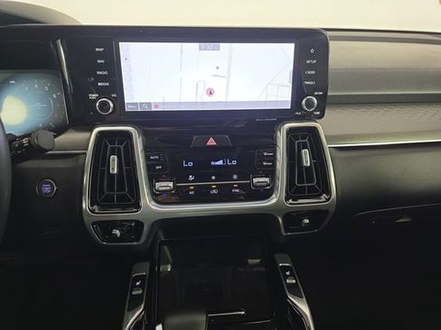 Used 2023 Kia Sorento SX AWD/4WD image 22
