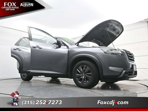 Used 2022 Nissan Pathfinder SV image 32