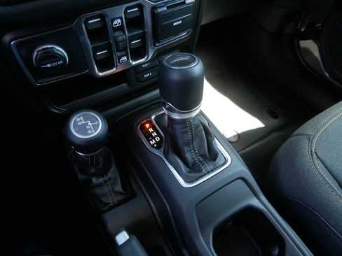 New 2026 Jeep Gladiator Sport AWD/4WD image 13